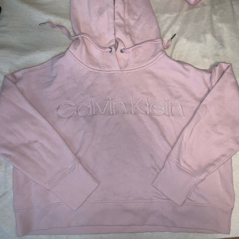 light pink calvin klein cropped sweat shirt